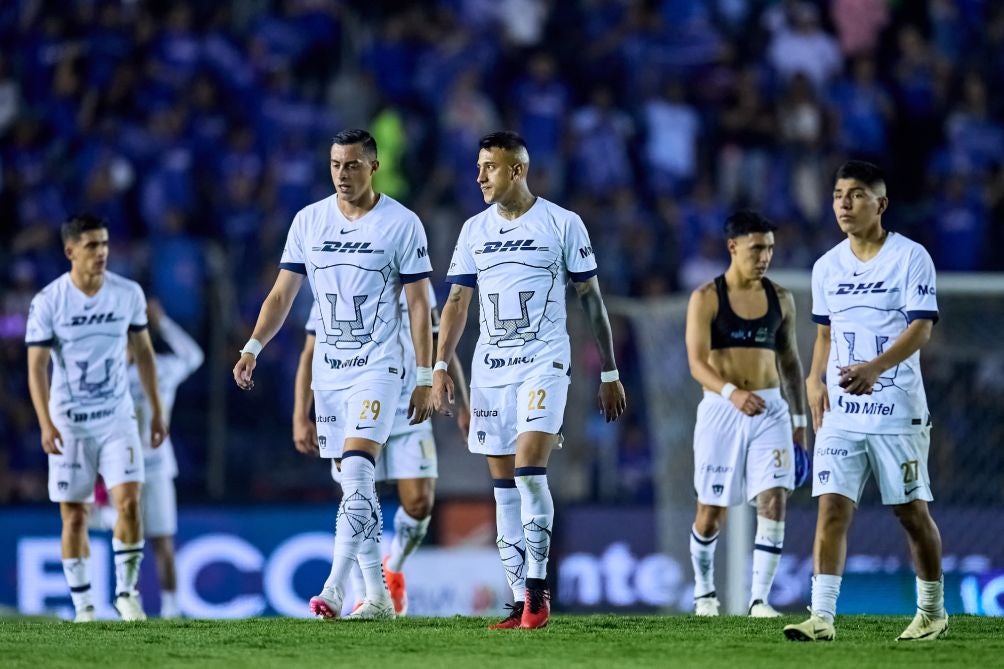 Jugadores de Pumas en lamento