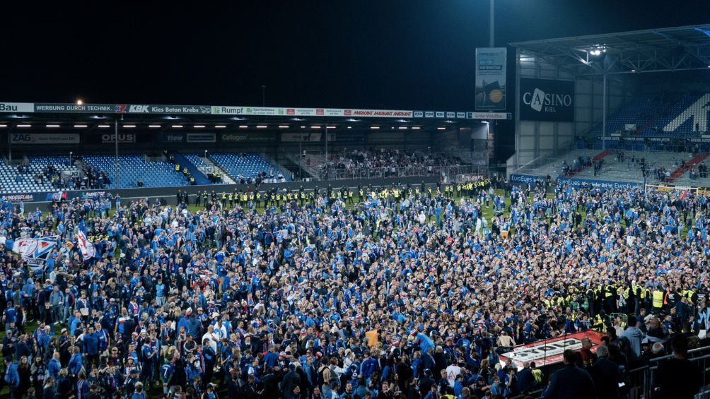 La afición celebra el ascenso de su equipo