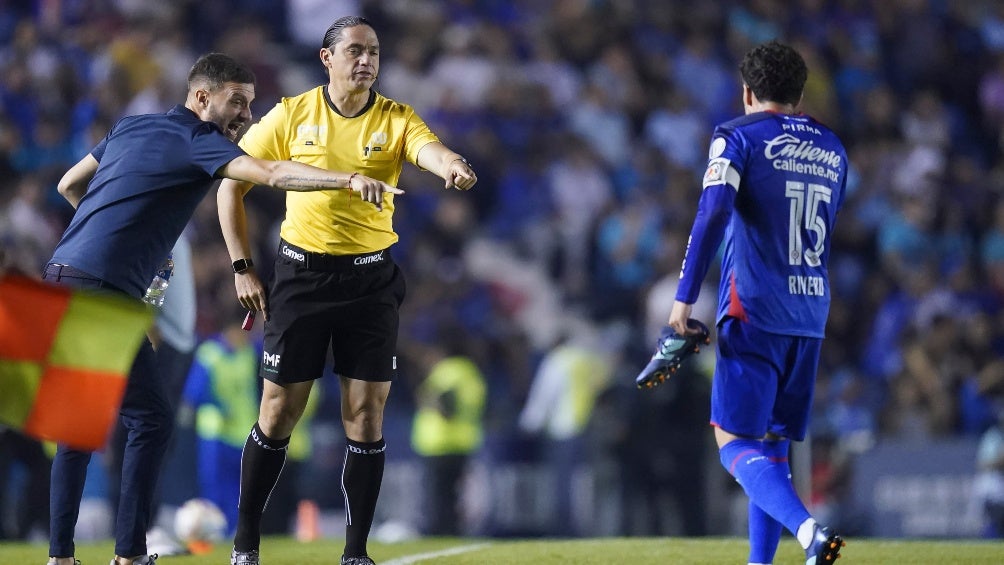 ¡Más polémica arbitral! Ramos Rizo 'denuncia' dos penaltis no sancionados en el Cruz Azul vs Pumas