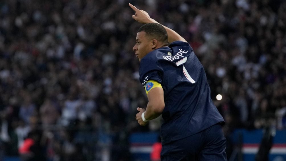 Mbappé anotó gol en su último juego en el Parque de los Principes