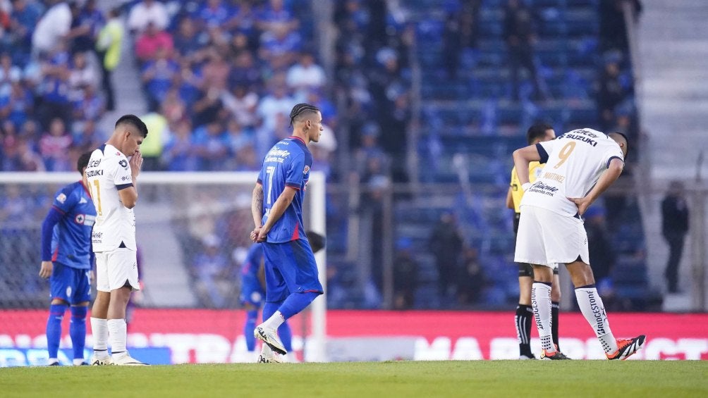 Jugadores durante el minuto de aplausos