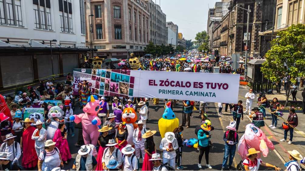 Para la inauguración del Zócalo Peatonal se realizó una caminata. 