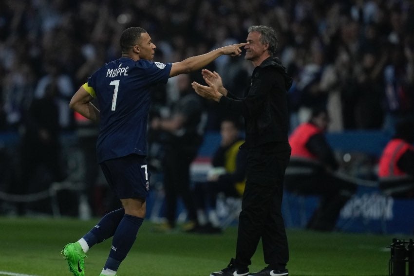 Mbappé en celebración de gol con PSG