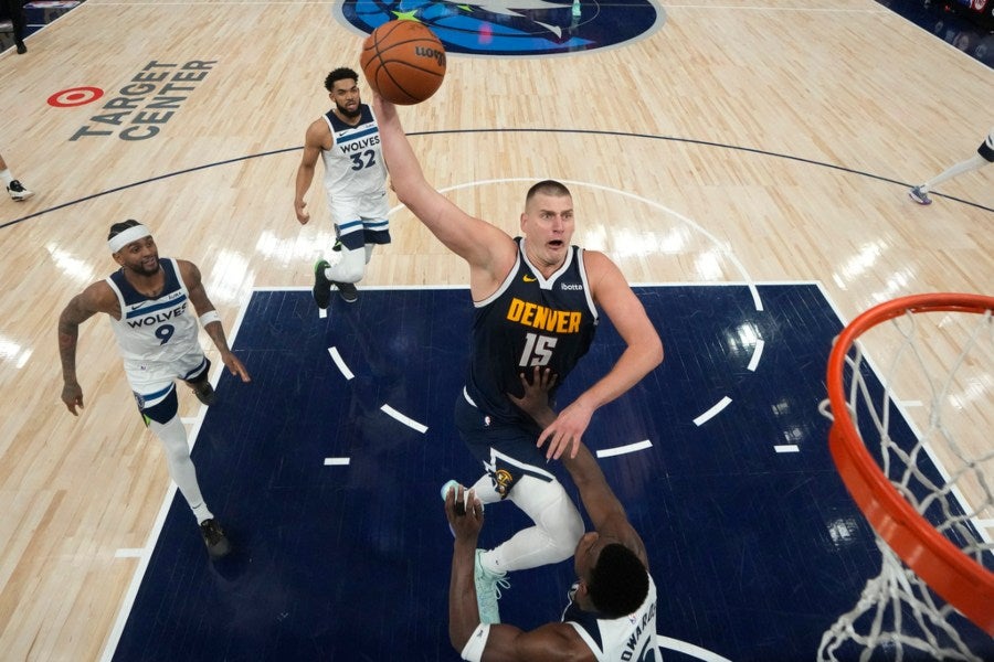 Nikola Jokic se lució en el 4Q