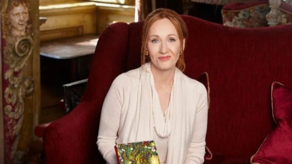 JK Rowling, who wrote Harry Potter, is criticized for making feedback to a transgender coach