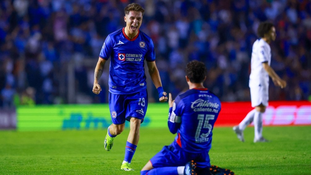 Huescas festeja la eliminación de Pumas