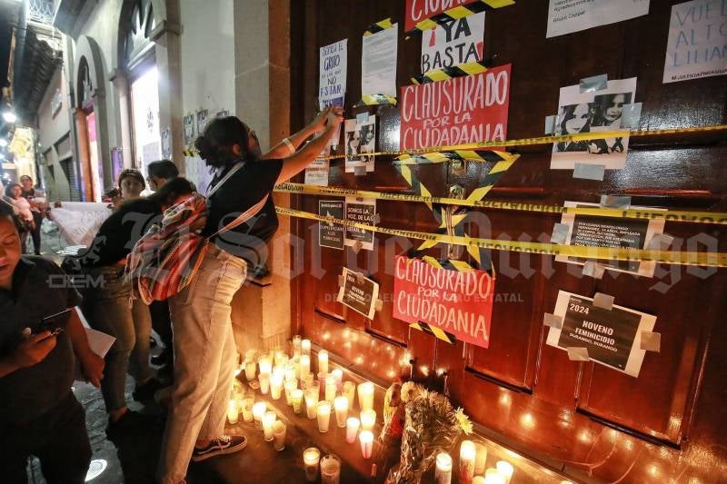 Manifestantes ponen altar por asesinato de Lili