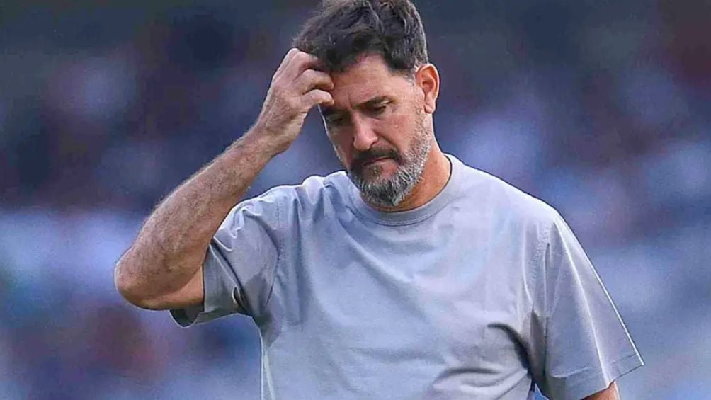 El todavía entrenador auriazul recibió una sanción luego de la eliminación de su equipo