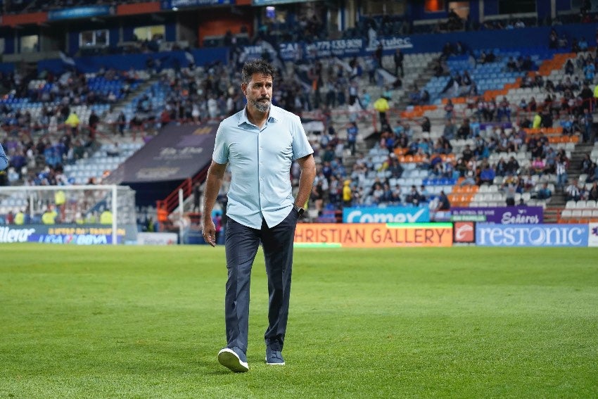 Gustavo Lema en un partido de Pumas