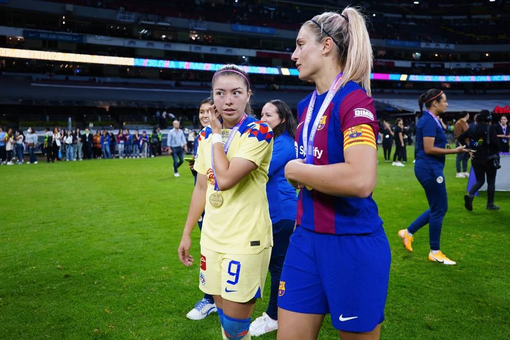 Alexia Putellas y Katty Martínez en el Estadio Azteca