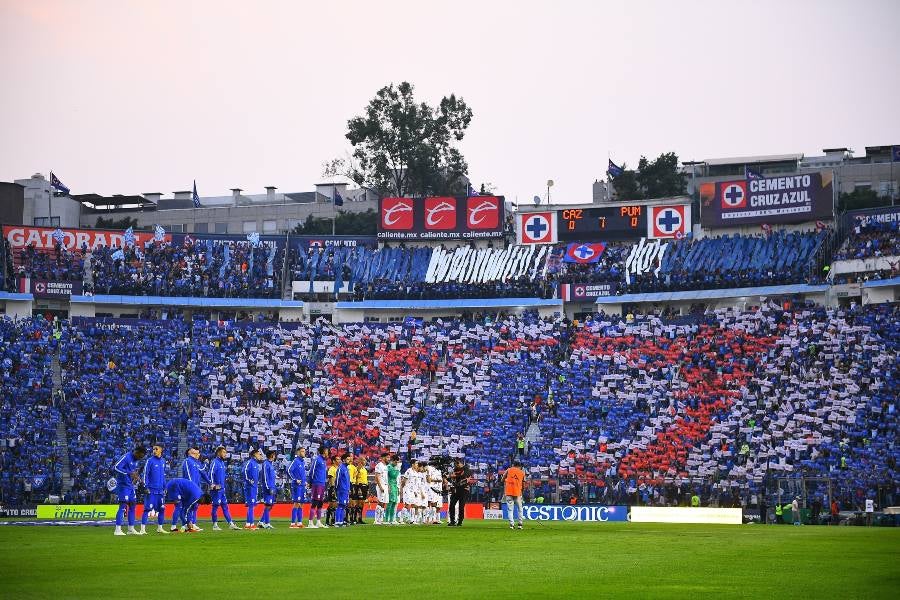 Afición de Cruz Azul cantó 'Andar Conmigo' de Julieta Venegas