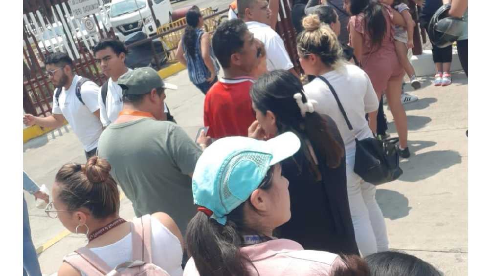 También pusieron a salvo a la población escolar de un kinder cercano. 