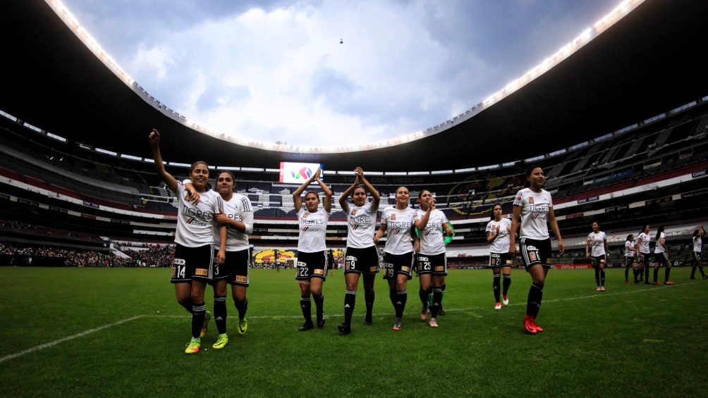 Tigres eliminando al América en el Azteca