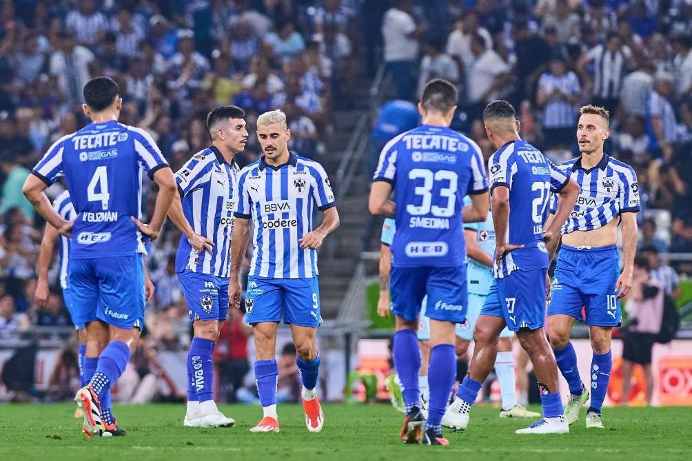 Jugadores de Rayados en lamento