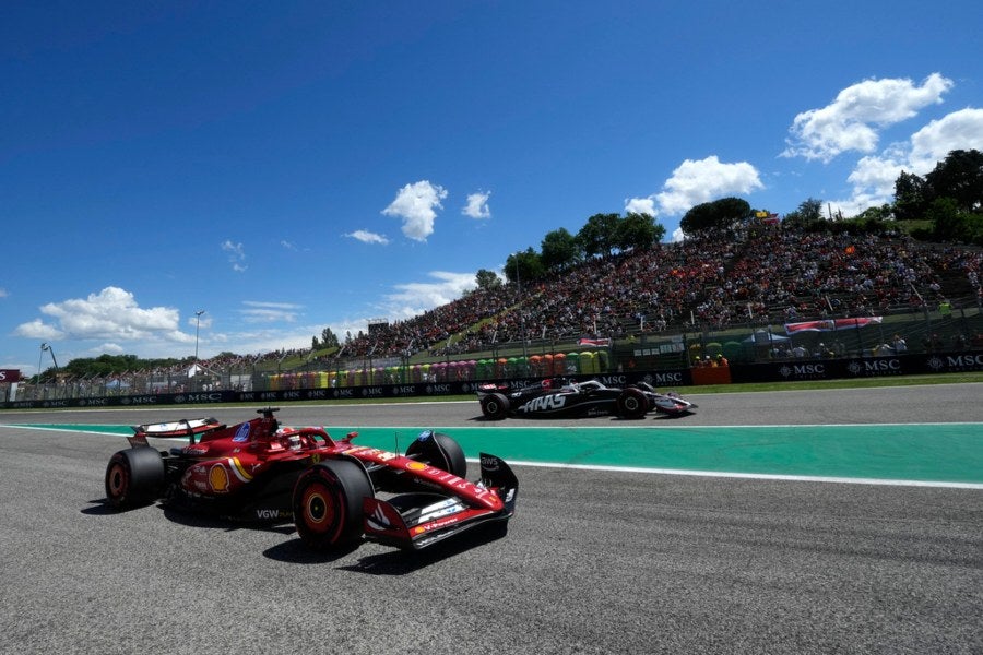 Charles Leclerc volvió a liderar la PL2