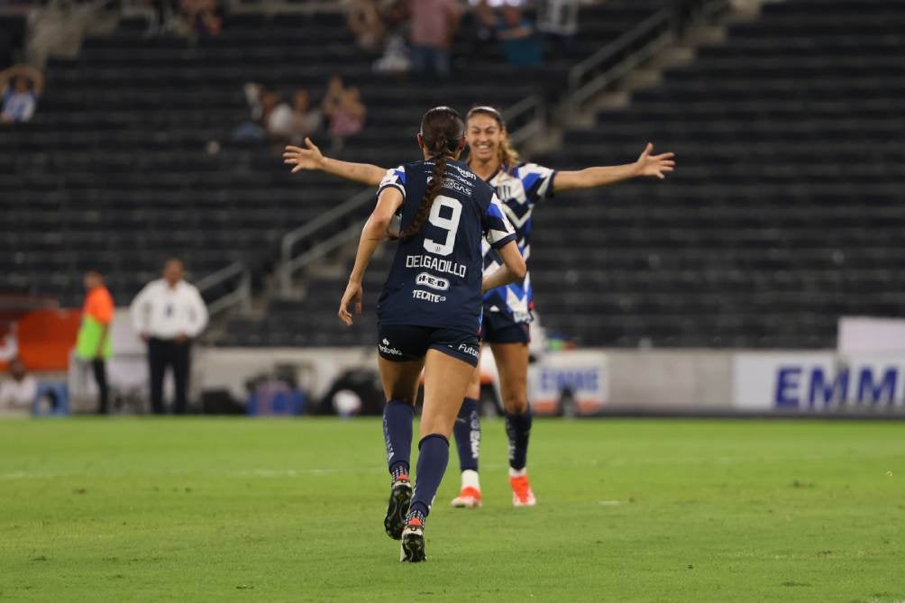 Myra Delgadillo celebra su gol ante Tuzas