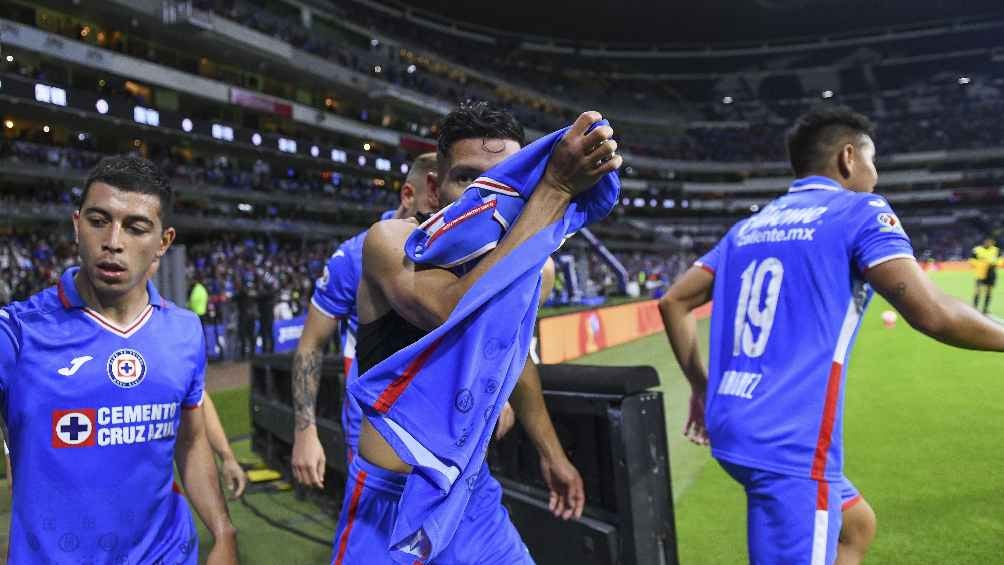 Besó el escudo de Cruz Azul