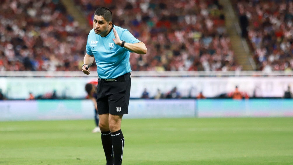 Oscar Mejía, árbitro central del partido de Ida