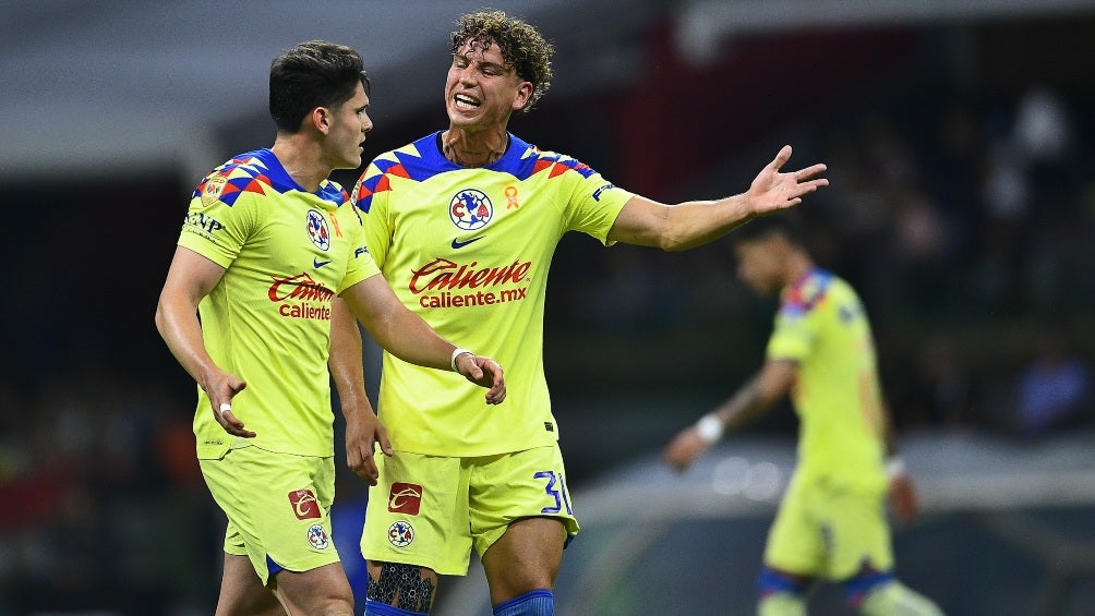 ¿Para quién iba? Igor Lichnovsky 'saca' el dedo durante el Clásico Nacional