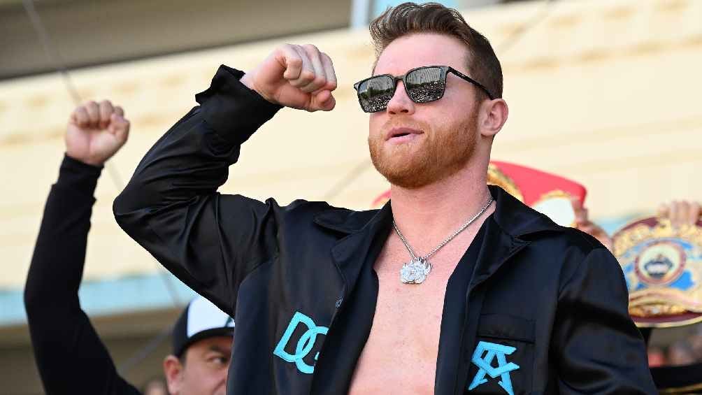 Canelo Álvarez cumple curioso sueño de un aficionado