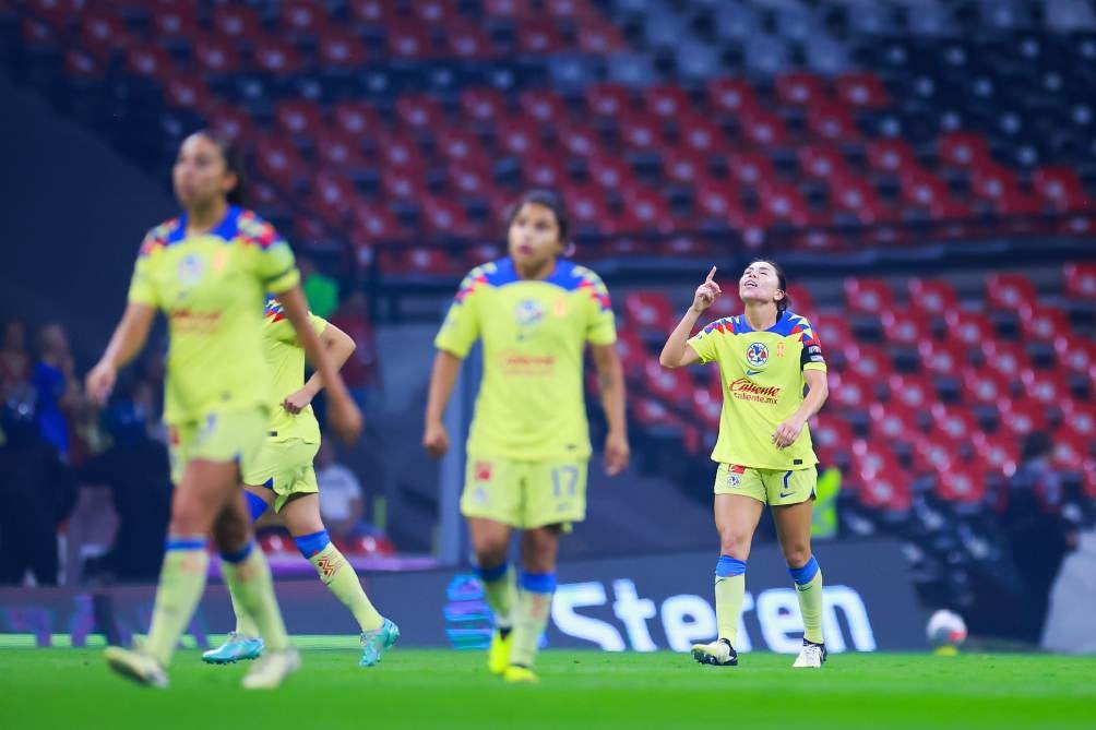 Kiana Palacio celebra su gol frente a Tigres