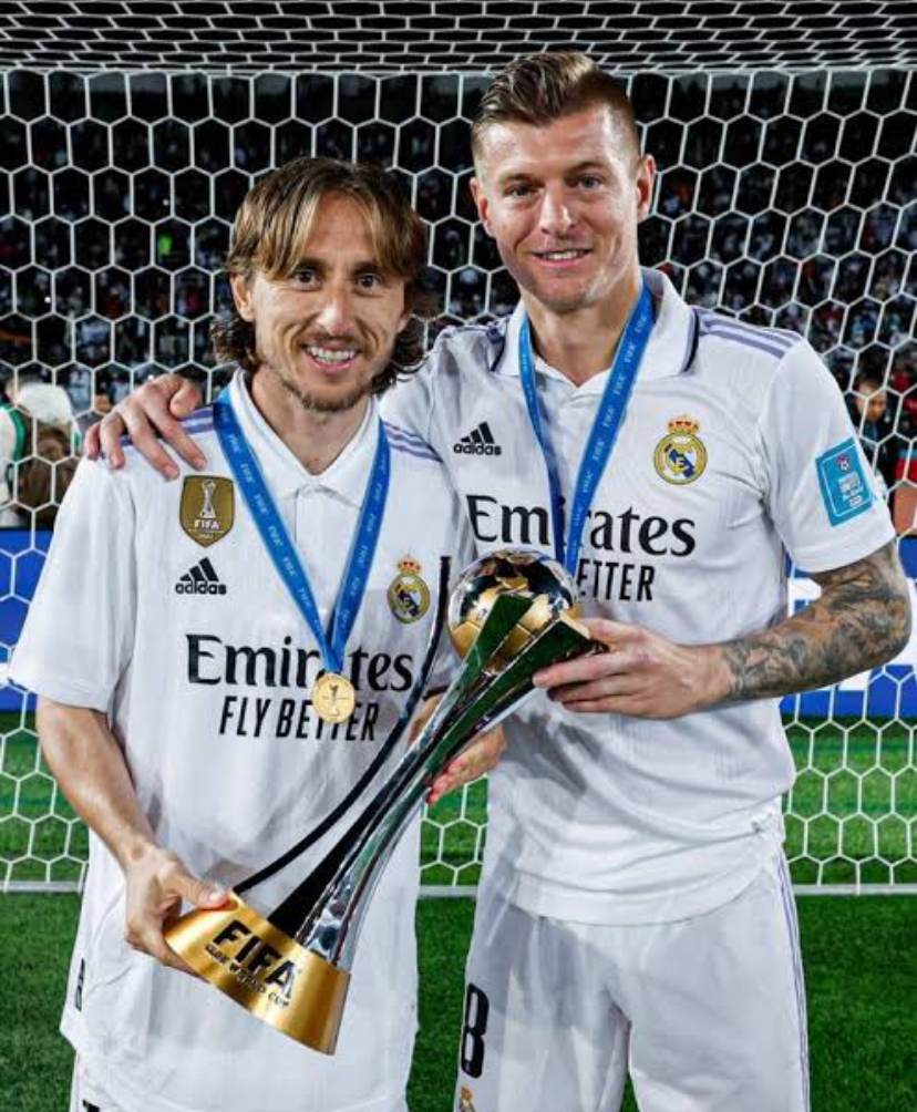 Toni Kross y Luka Modric tras ganar un Mundial de Clubes con el Madrid