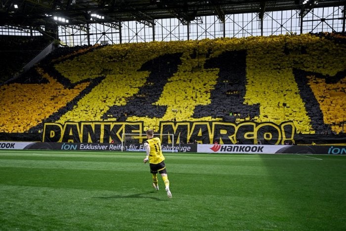 Tifo de la afición para el Borussia Dortmund