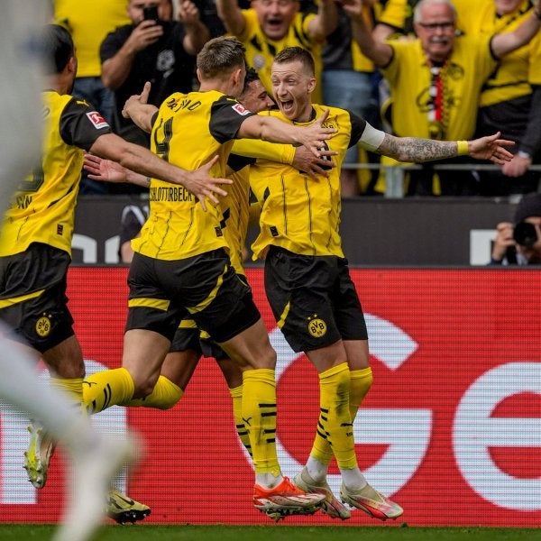 Reus celebra su último gol en el Signal Iduna Park