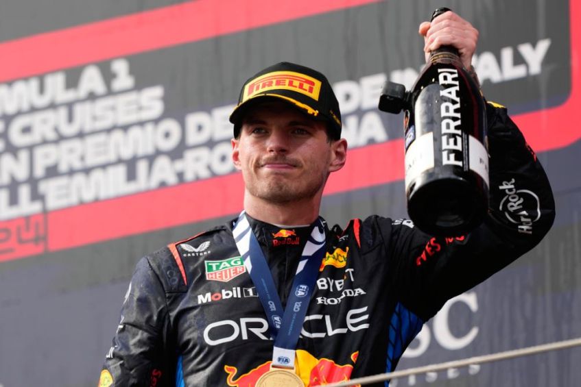 Verstappen "estalló" contra Tsunoda en el GP de Emilia-Romagna