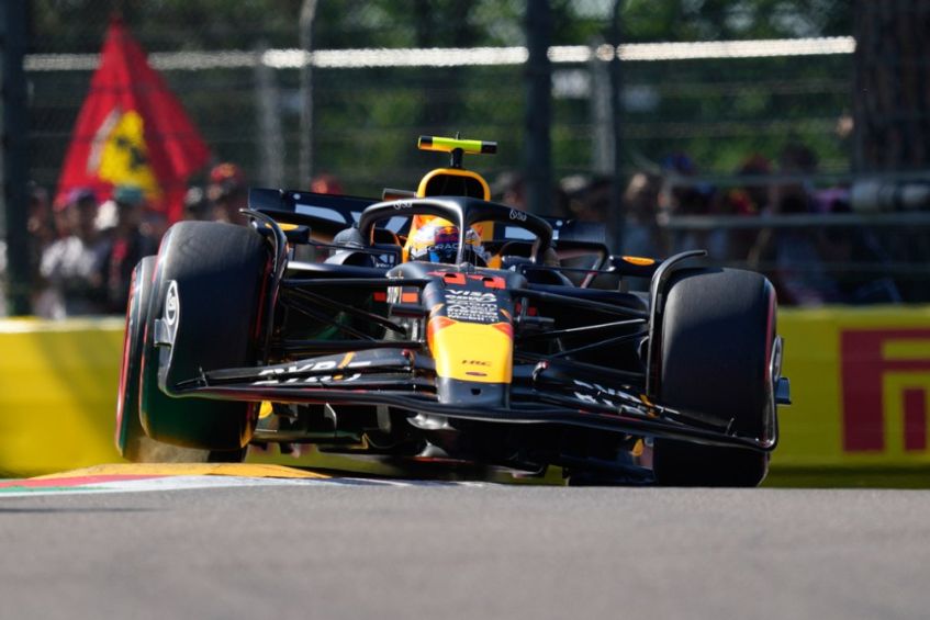 Checo Pérez se fue a la grava en el Gran Premio de Emilia-Romagna