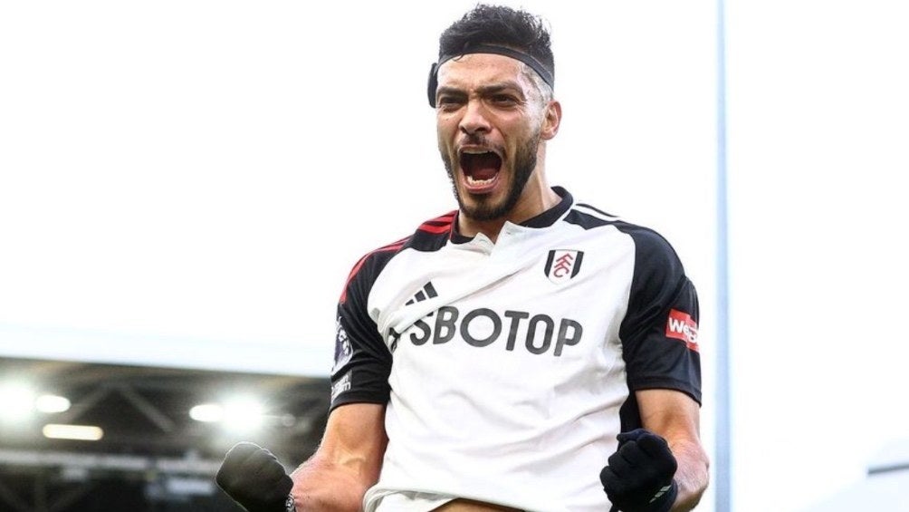 Jiménez en celebración de gol