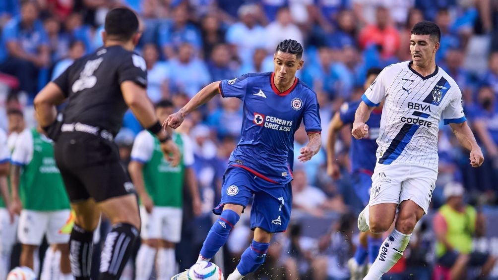 Antuna protagonizó un insolito momento en el partido vs Rayados