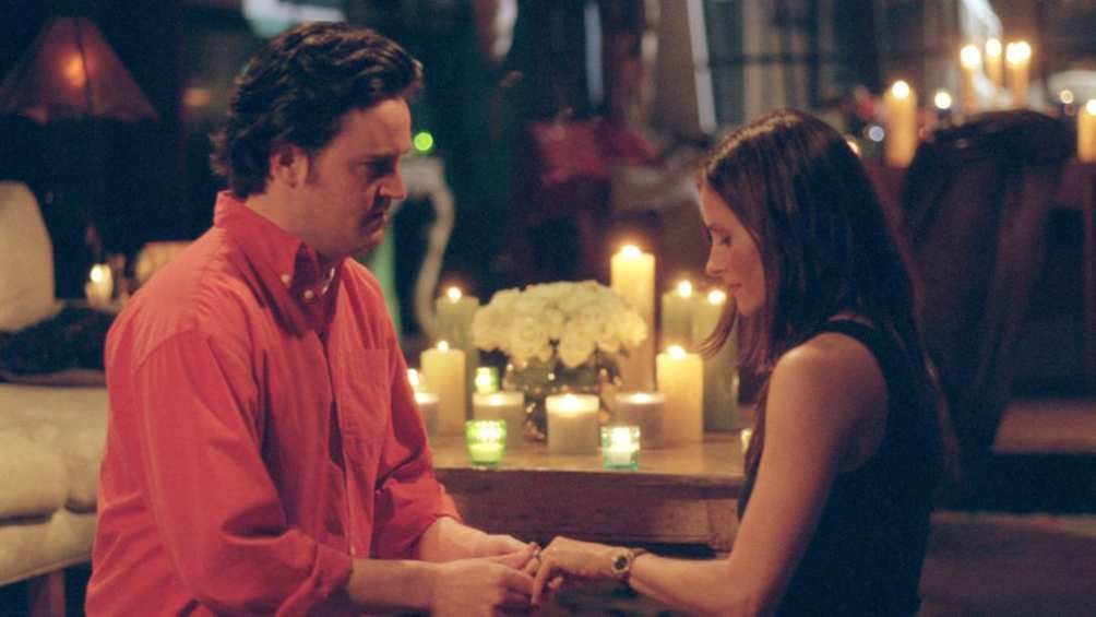 Courteney Cox asegura tener encuentros paranormales con Matthew Perry, su compañero en Friends