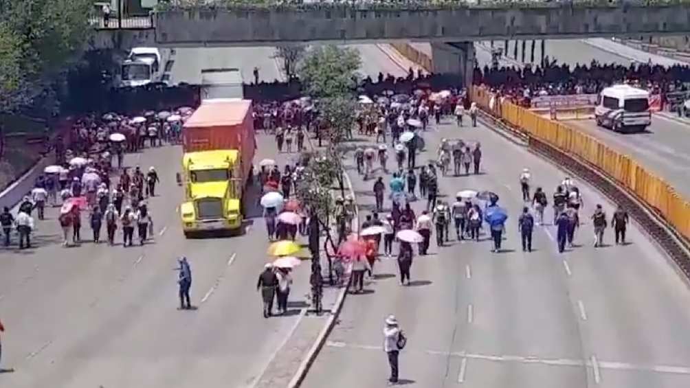 Circuito Interior a la altura de Reforma quedó colapsado. 