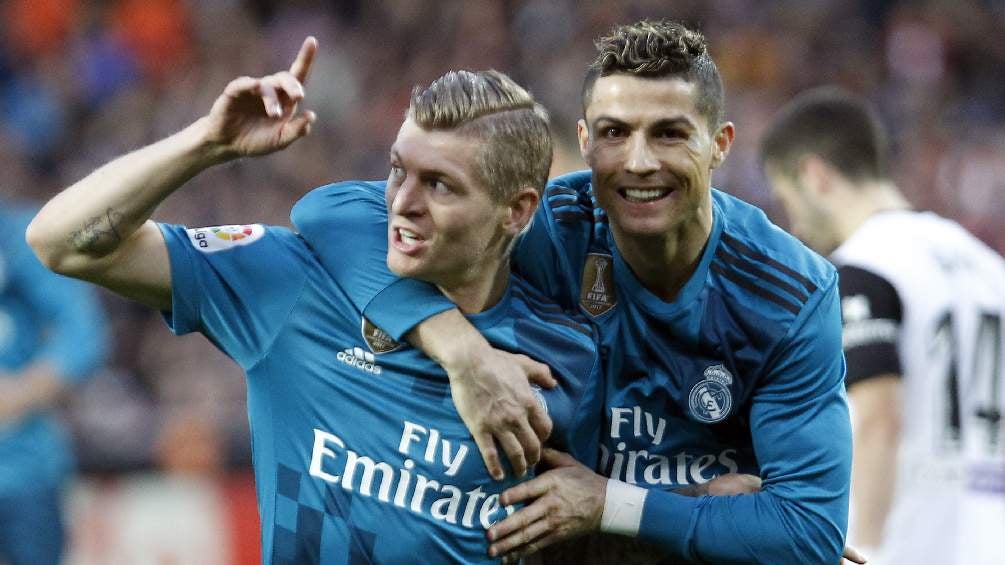 Kroos junto a Cristiano Ronaldo