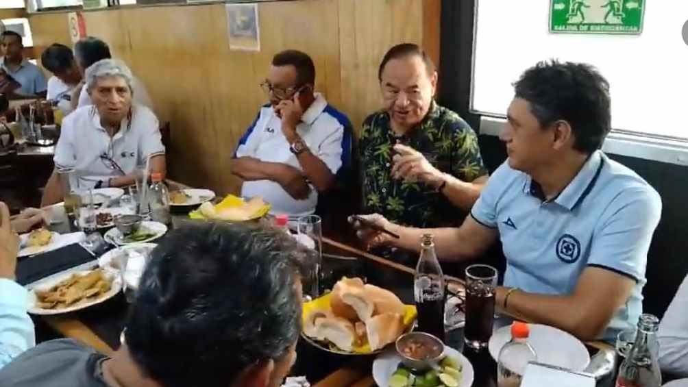 Se reunieron en una cantina