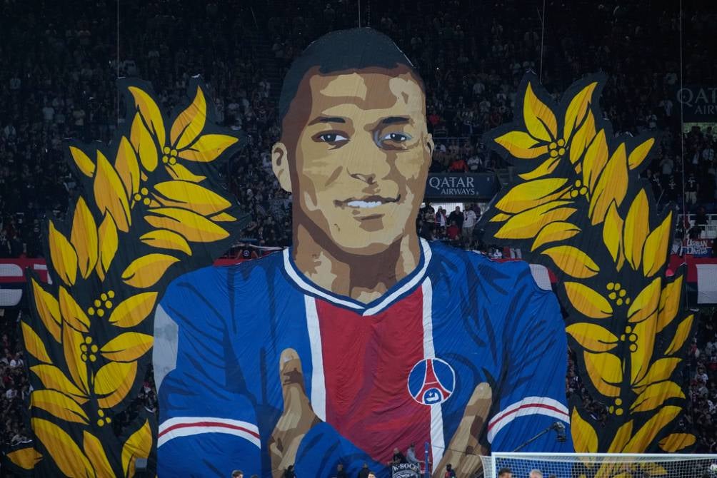 Un tifo que la afición de PSG le hizo a Mbappé