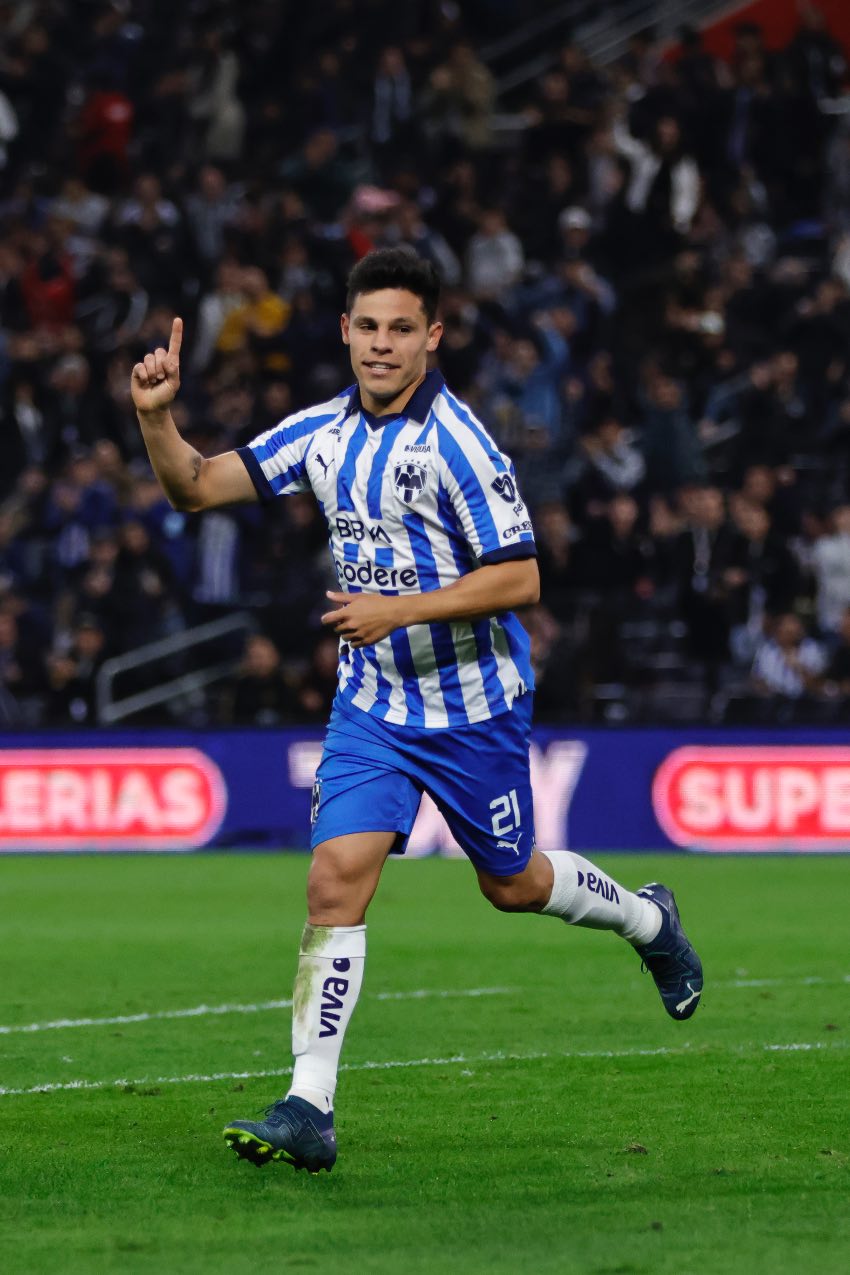 'Ponchito' González en celebración de gol