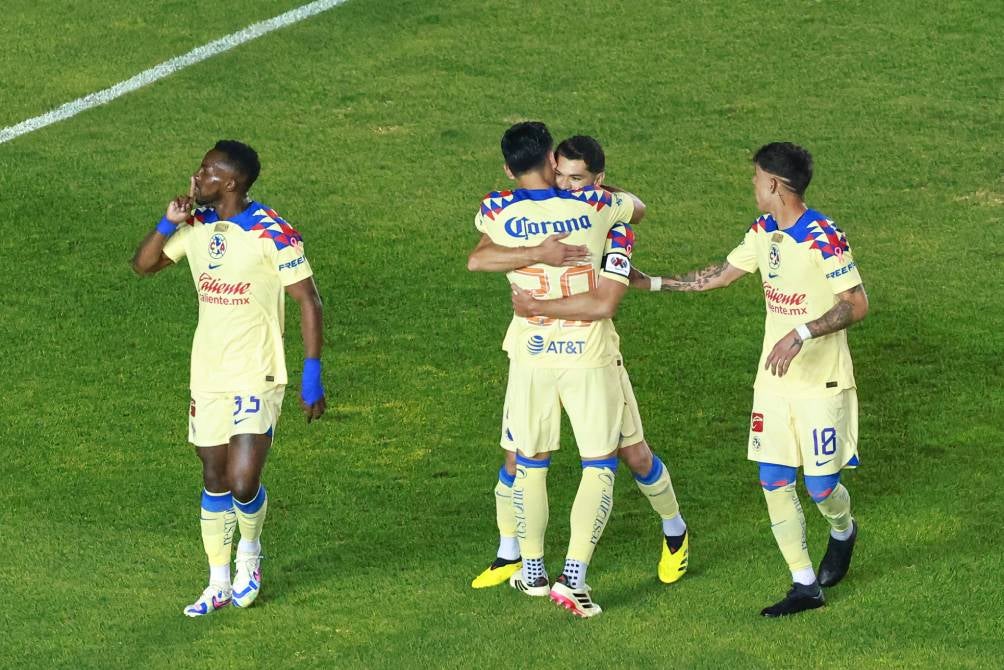 Quiñones en celebración tras su gol 