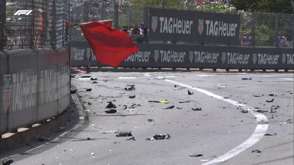 La pista quedó con muchos restos de los autos 