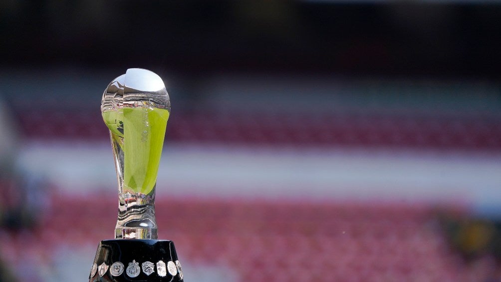 Trofeo de la Liga MX ya en la cancha del Azteca