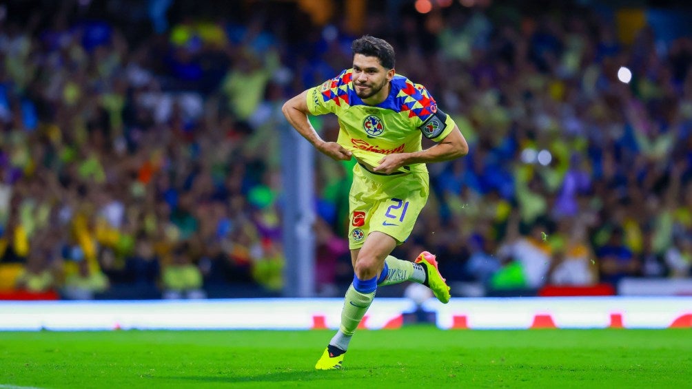 Henry Martín celebrando el gol del título