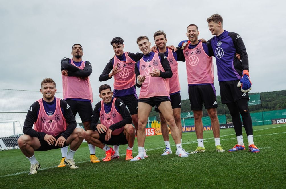 Die Mannschaft en entrenamiento previo al duelo ante Ucrania 