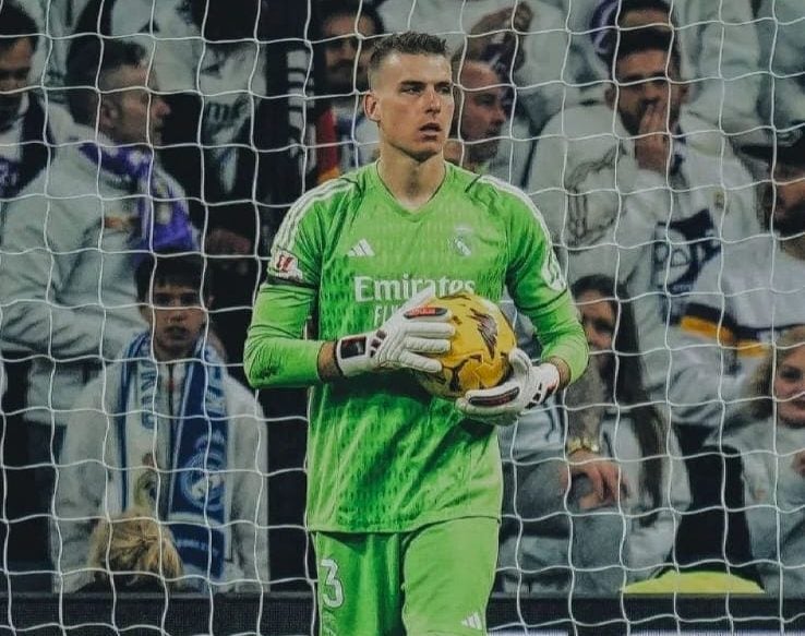 Andrey Lunin durante un partido