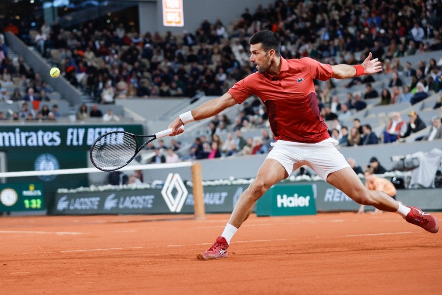 Novak Djokovic dominó a Roberto Carballés Baena