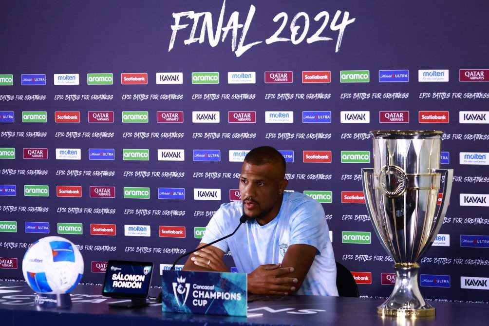 Salomón Rondón en conferencia de prensa 