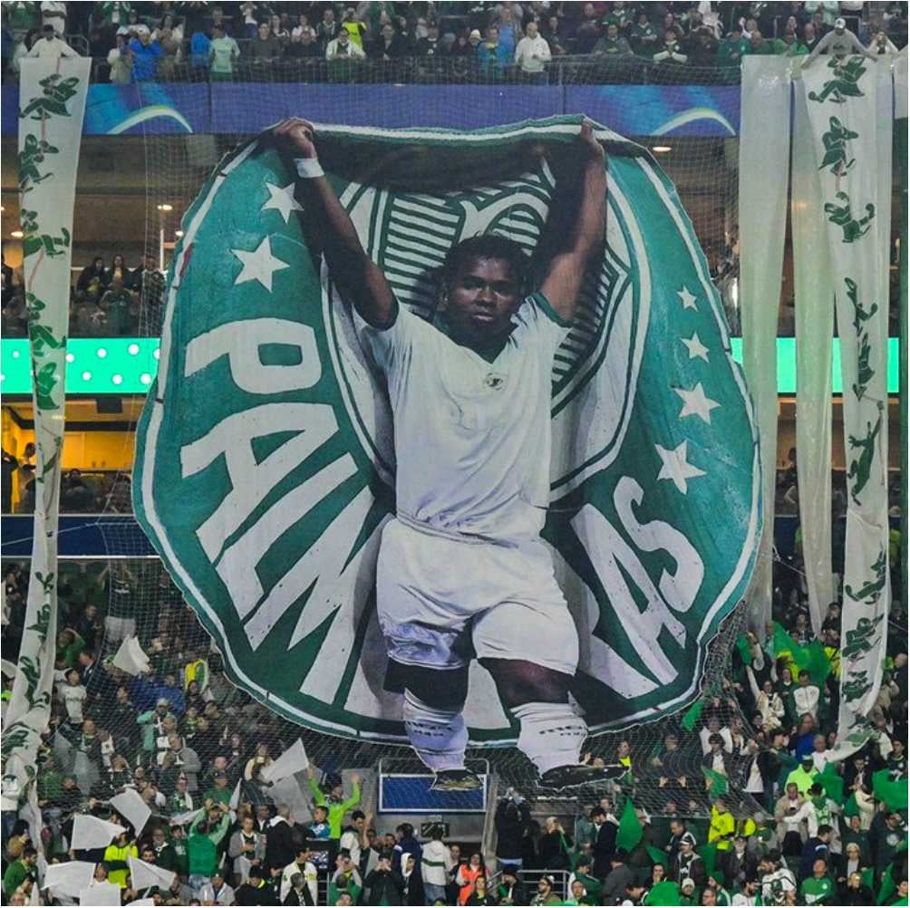 La afición del Palmeiras dedicó un tifo a Endrick