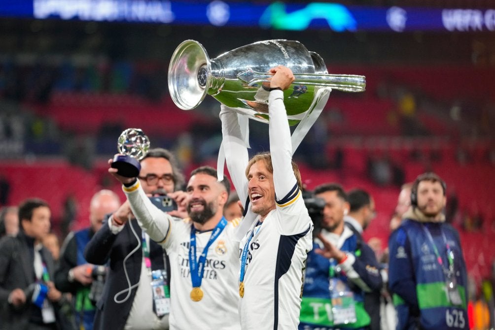 Modric y Nacho en celebración con la Orejona