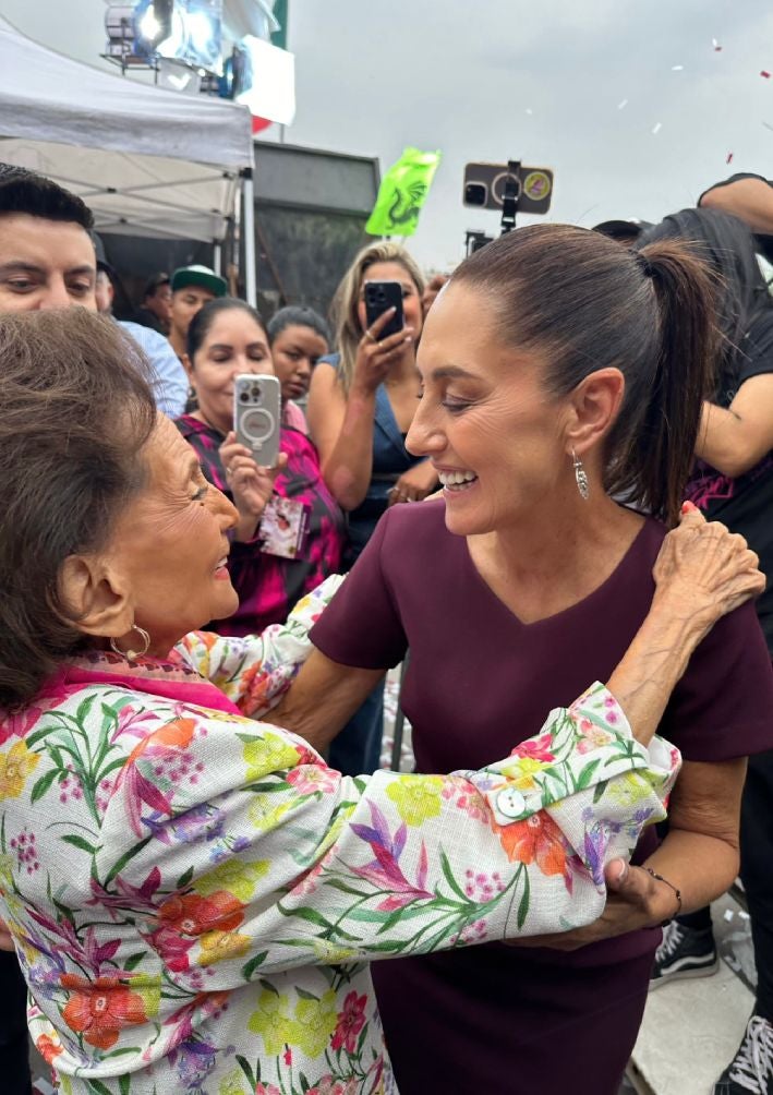 Ilfigenia con Sheinbaum en campaña