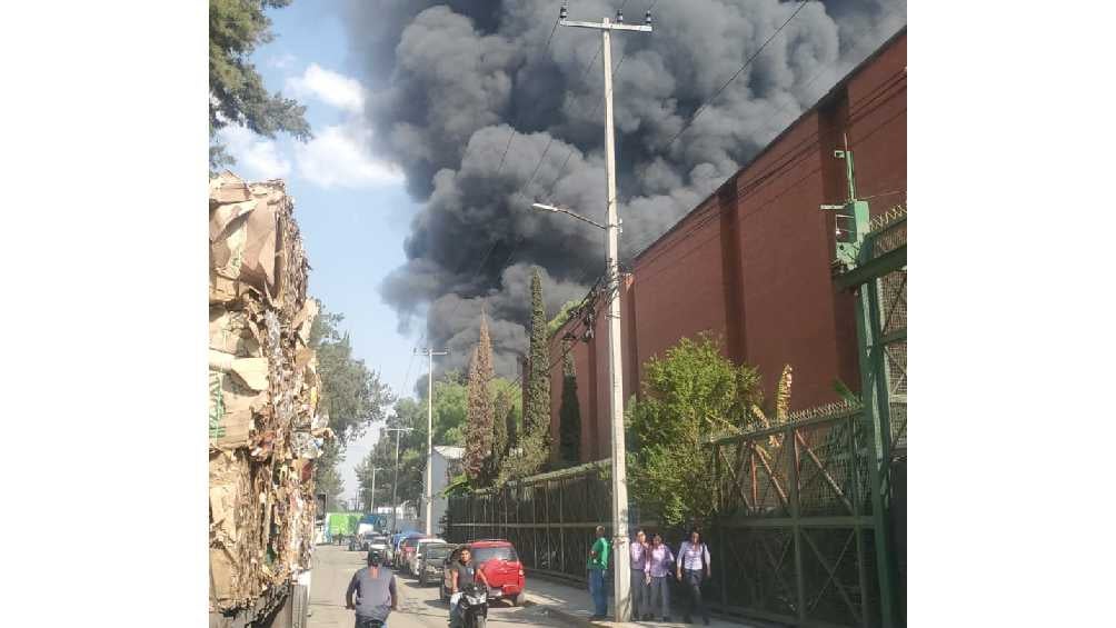 Se teme que el fuego llegue a zona habitacionales. 